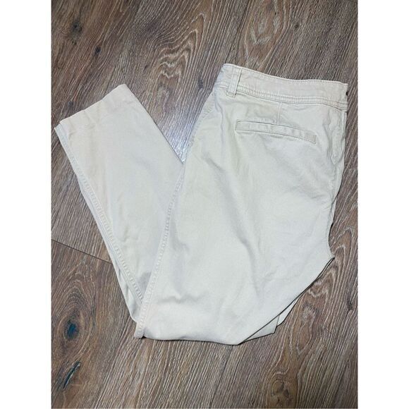 Old navy “the sweetheart” khakis. Size 6s. - Picture 1 of 3